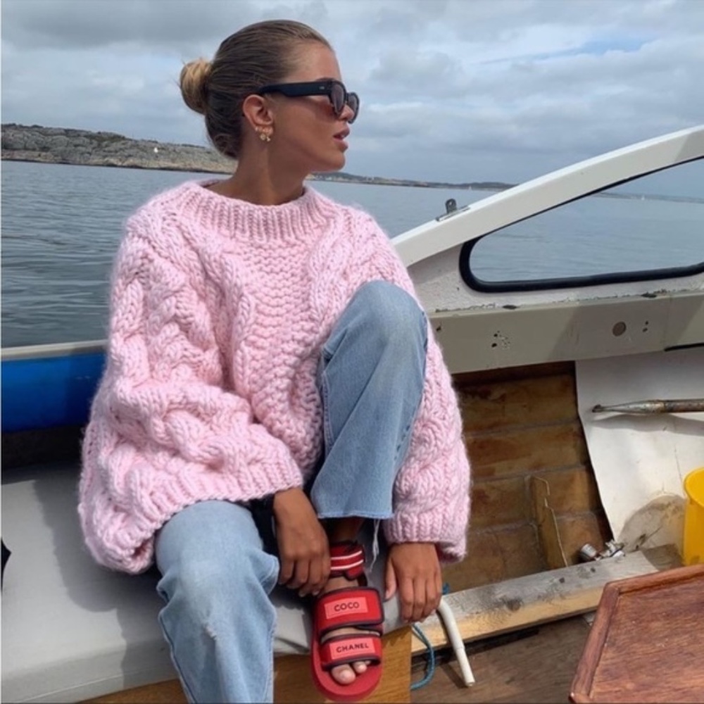 ISO: I LOVE MR MITTENS T SLEEVE CREW NECK CHUNKY PINK SWEATER